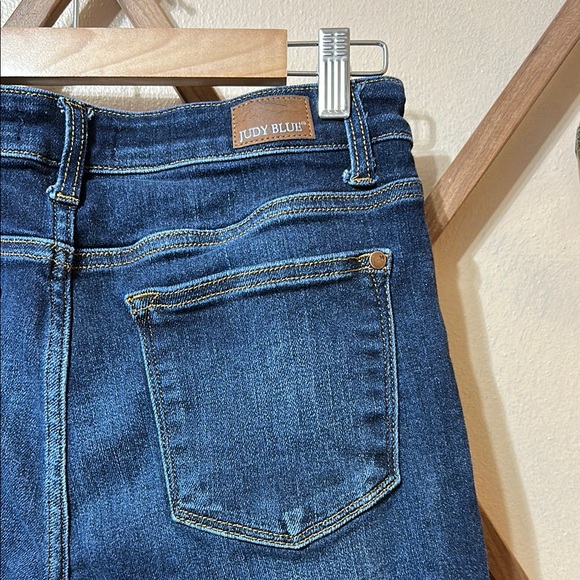 Judy Blue Ankle Cropped Blue Jeans - Picture 7 of 7